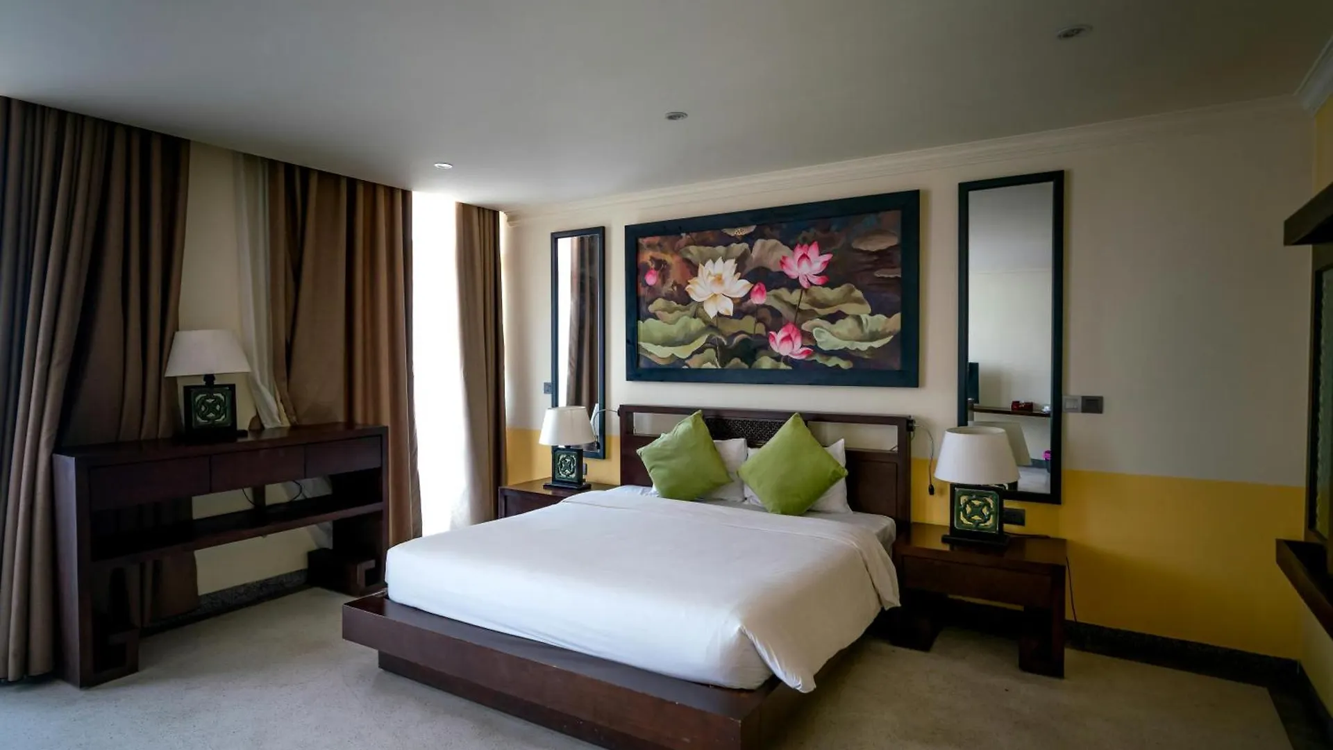 ****  Hotel Ambience Plaza Jmd - Delhi Airport New Delhi India